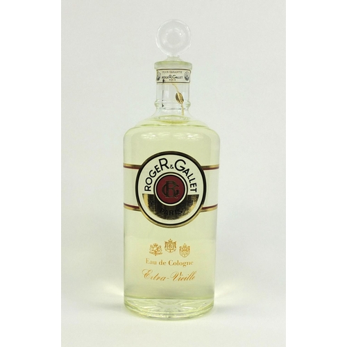 2135 - Large display bottle of Roger & Gallet Eau De Cologne Extra-Vieille, 30cm high