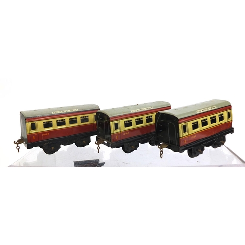 2344 - Group of Hornby O Gauge tinplate railway including locomotive 3402, carriages and book stall station