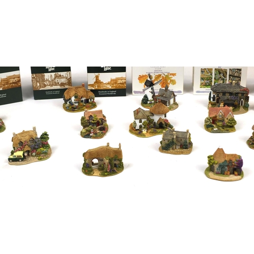 2305 - Collection of boxed Lilliput Lane cottages to include Collectors Club editions