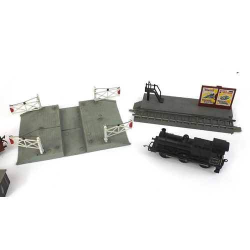 189 - Boxed Tri-ang model railway locomotive and carriages