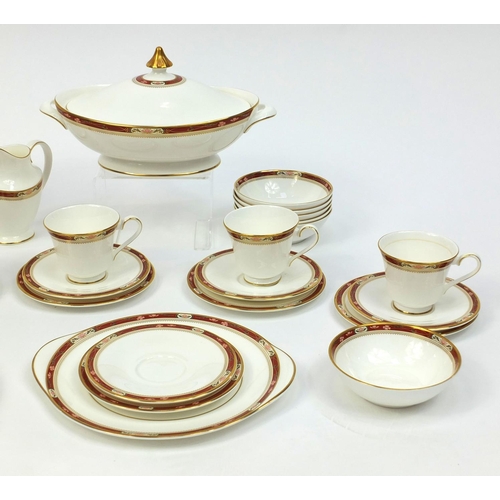 2145 - Collection of Royal Doulton Sandon pattern tea/dinnerware including lidded tureen, dinner plates, cu... 