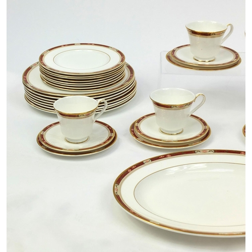 2145 - Collection of Royal Doulton Sandon pattern tea/dinnerware including lidded tureen, dinner plates, cu... 