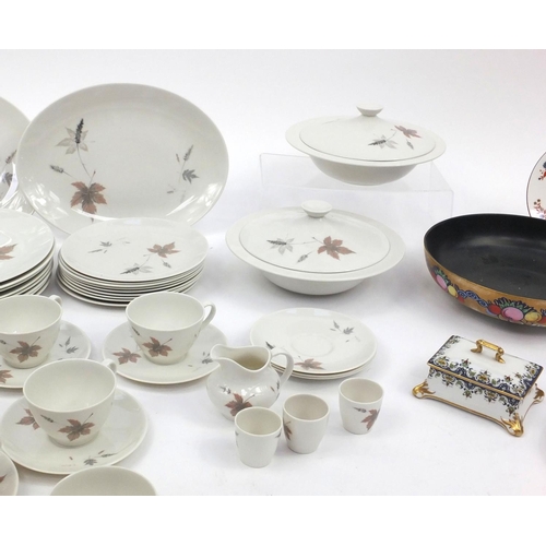 222 - Royal Doulton tumbling leaves patterned dinner/tea service, Wedgwood james town pattern part dinner ... 