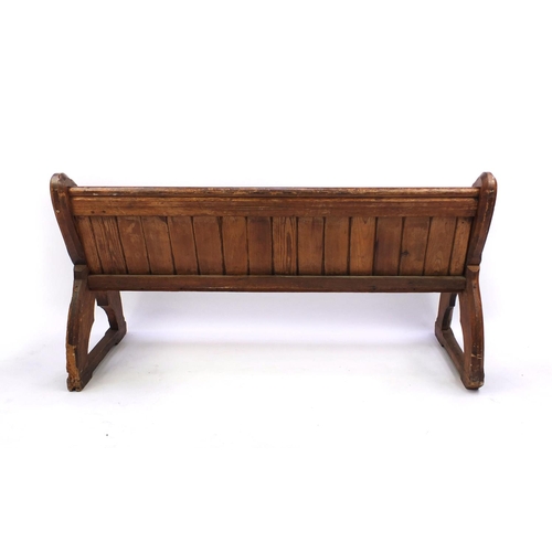 2014 - Pitch pine settle with shaped end supports, 85cm high x 158cm wide x 60cm deep