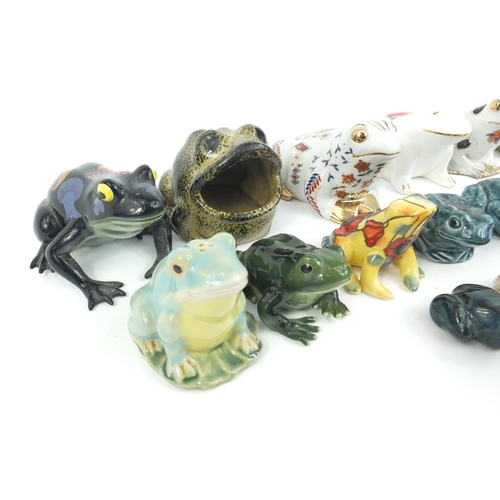 261 - Collection of pottery and ceramic frogs