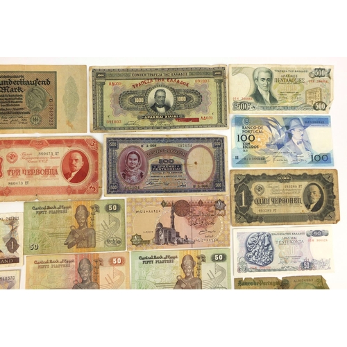 312 - Small group of World bank notes including a 1861 confederate States of America five dollars and Russ... 