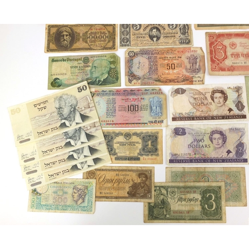 312 - Small group of World bank notes including a 1861 confederate States of America five dollars and Russ... 