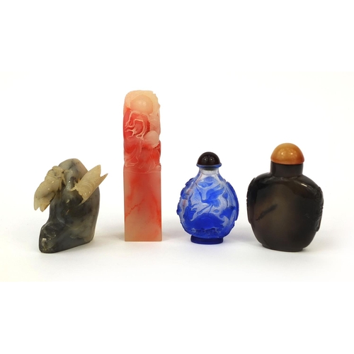 521 - Four Chinese hard stone and glass carvings and scent bottles, comprising a cameo glass scent bottle ... 