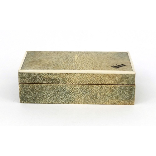 9 - Rectangular shagreen and sandalwood cigarette box with ivory banding and twin divisional interior, 6... 