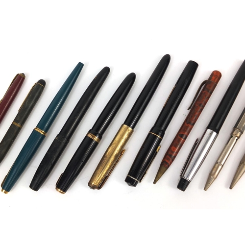 133 - Collection of fountain pens and propelling pencils including a Black Parker duofold, Yard-O-Led prop... 