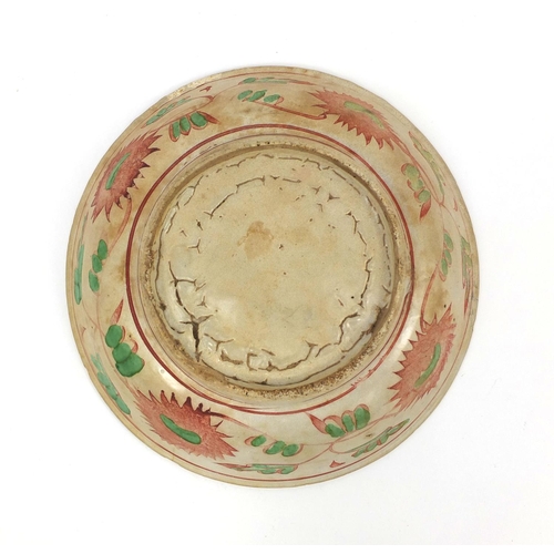 492 - Chinese porcelain Swatow shallow dish, hand painted with flowers and foliage, 18cm in diameter