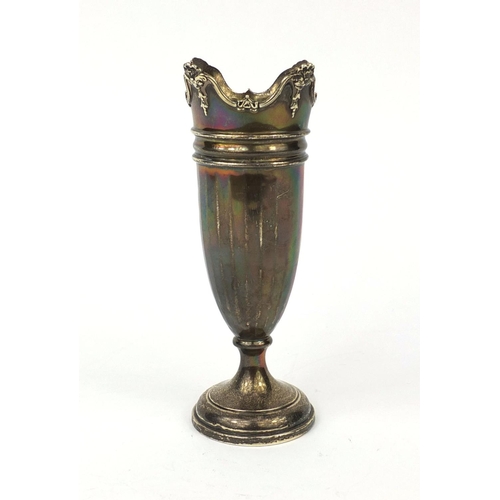 861 - Walker & Hall silver pedestal vase, relief decorated with stylised flowers to the rim, Birmingham 19... 