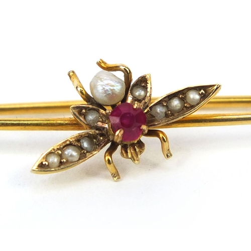 1007 - 9ct gold fly bar brooch set with seed pearls and a ruby, 3.5cm long, approximate weight 1.2g