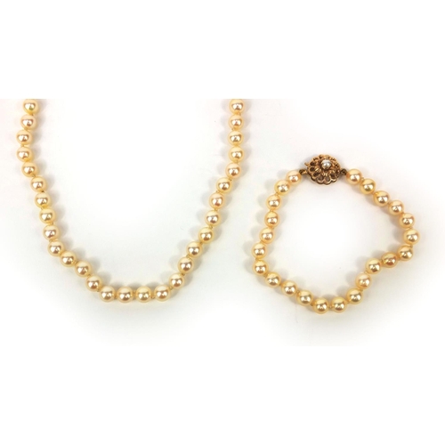 983 - Cultured pearl necklace and bracelet both with 9ct gold clasps, the necklace 44cm long, approximate ... 