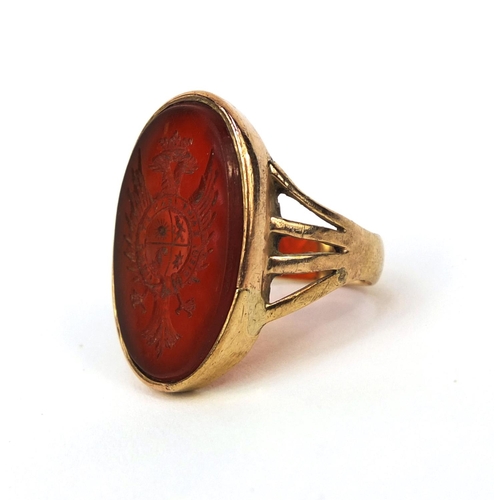 919 - Antique unmarked gold cornelian intaglio seal ring, size O, approximate weight 5.5g