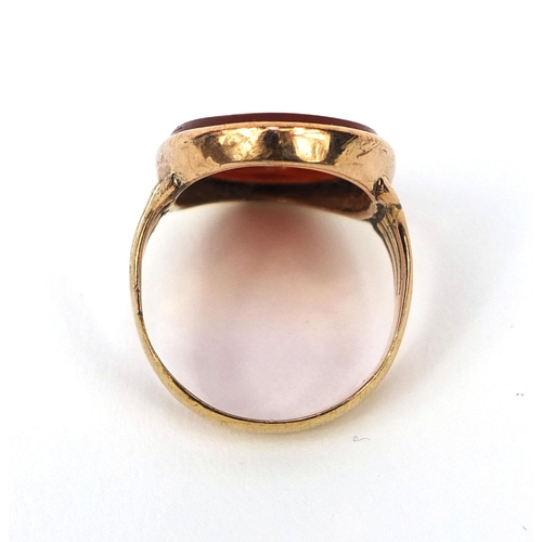 919 - Antique unmarked gold cornelian intaglio seal ring, size O, approximate weight 5.5g