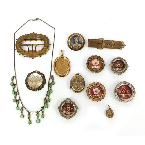 1019 - Assorted Victorian and later jewellery including lockets, mourning pendants, buckle brooches etc