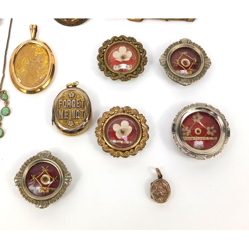 1019 - Assorted Victorian and later jewellery including lockets, mourning pendants, buckle brooches etc