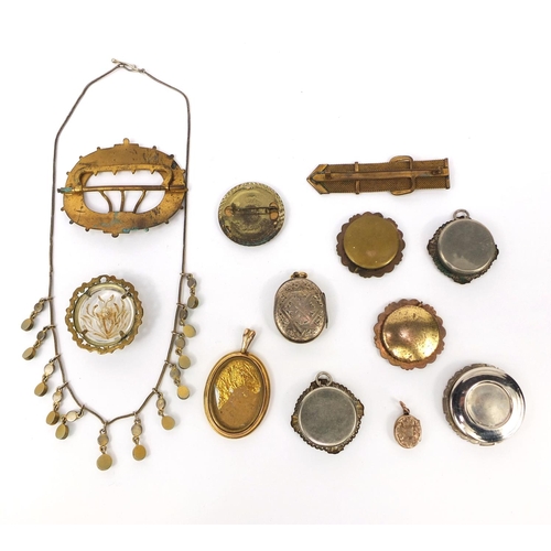 1019 - Assorted Victorian and later jewellery including lockets, mourning pendants, buckle brooches etc