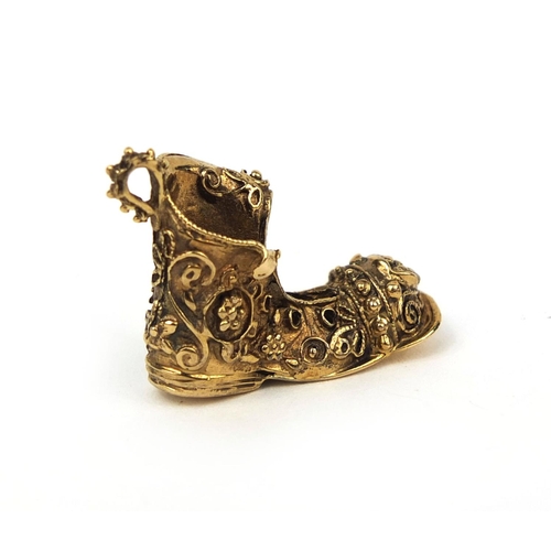 984 - 9ct gold boot charm, 2.5cm long, approximate weight 5.6g