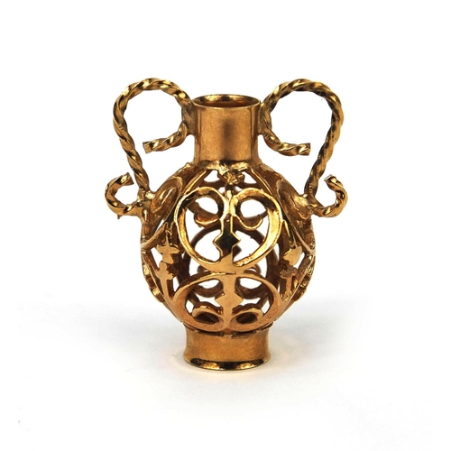 978 - 9ct gold two handled vase charm, 3cm high,  approximate weight 5.0g