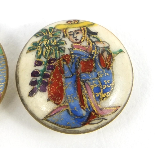 506 - Five Japanese Satsuma buttons, four hand painted with Geisha girls, the largest 2.3cm in diameter