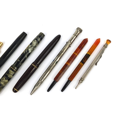 132 - Vintage fountain pens and propelling pencils including a Burgundy Mont Blanc, marbleised summit and ... 