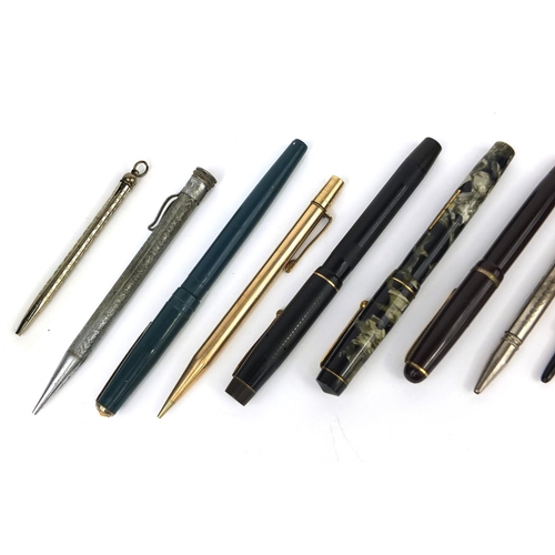 132 - Vintage fountain pens and propelling pencils including a Burgundy Mont Blanc, marbleised summit and ... 