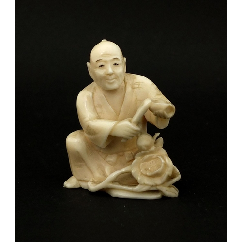 532 - Japanese carved ivory okimono of a seated man, 5.3cm high