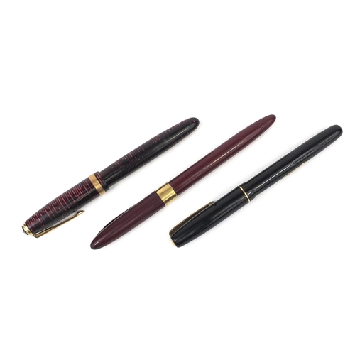 2399 - Three vintage fountain pens including a red Parker vacuumatic and a black Watermans, two with gold n... 