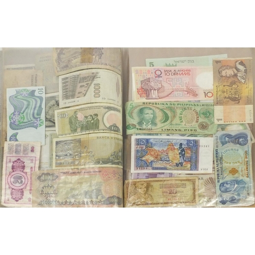 311 - Large collection of World bank notes, including Honk Kong United, States of America and the Middle E... 