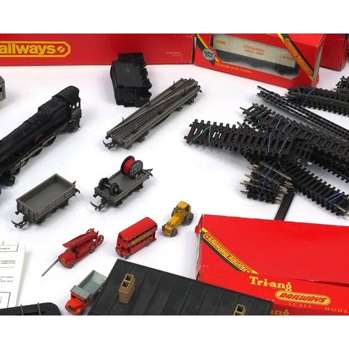 422 - Collection of mostly boxed Hornby and Tri-ang 00 gauge and TT gauge model railways including 4-6-2 P... 
