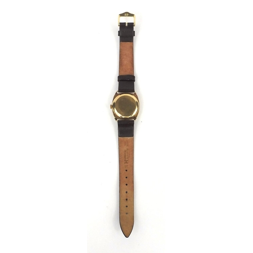 1052 - 9ct gold gentleman's Avia wristwatch with brown leather strap