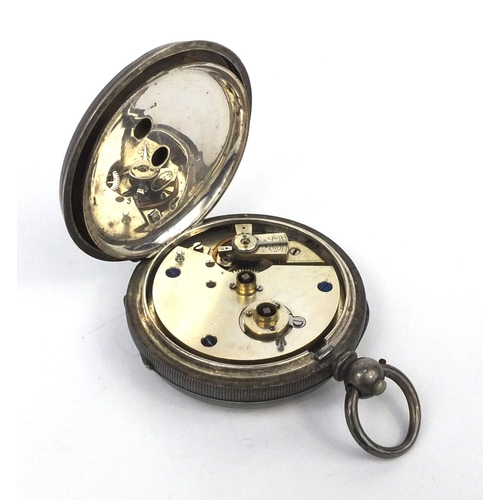 1084 - Silver gentleman's open face pocket watch with engine turned decoration, 5cm in diameter, approximat... 