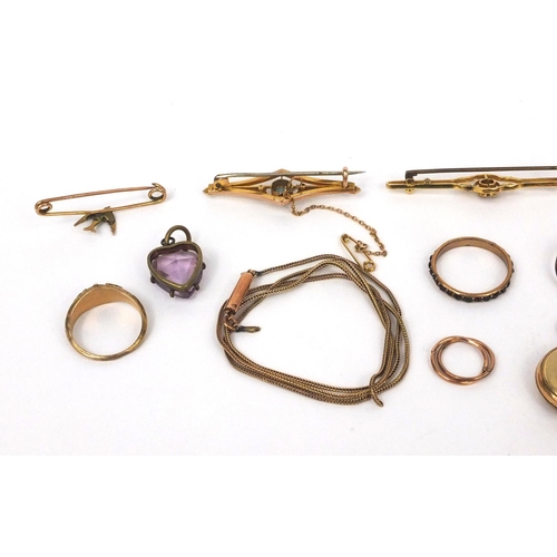 1002 - Selection of mostly gold jewellery including two 9ct gold bar brooches, unmarked gold rings set with... 