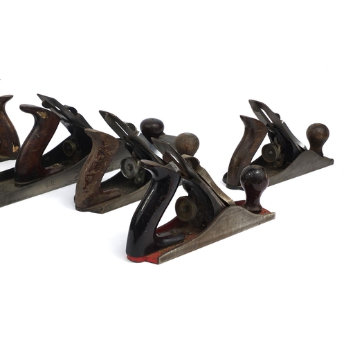 39 - Collection of Stanley smoothing planes, including model No.6, No.7 and No.4 the largest 42cm in leng... 