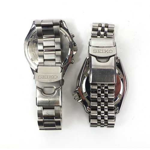 1064 - Two gentleman's Seiko chronograph divers watches including an automatic, with boxes, each approximat... 