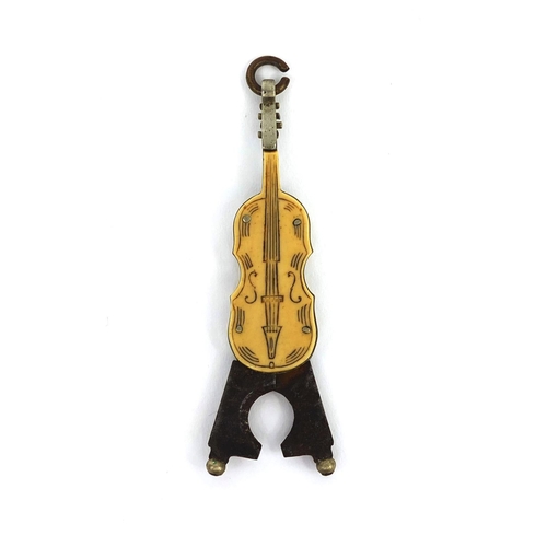 109 - Novelty chatelaine cigar cutter, in the form of a violins, in the form of a violin, 5.5cm in length