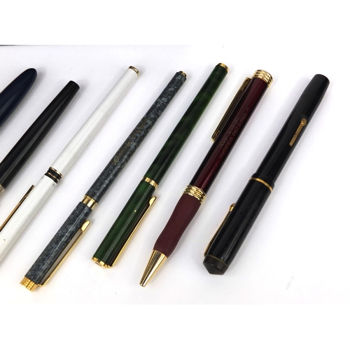 2398 - Pens and propelling pencils including the Conway Stewart No.286, Parker Maxima, Sheaffer and Eversha... 