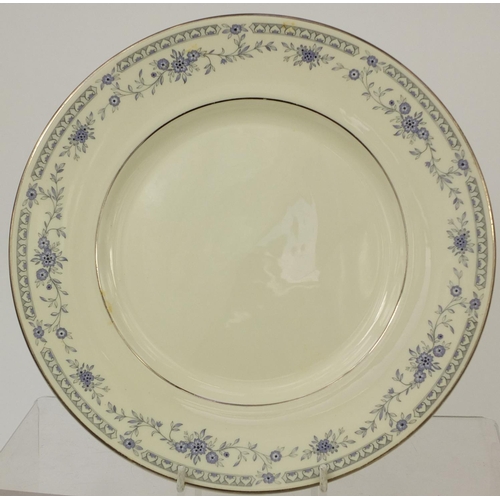 2376 - Minton's Bellemeade pattern dinnerware/tea ware, including cups, saucers and dinner plates, each cup... 