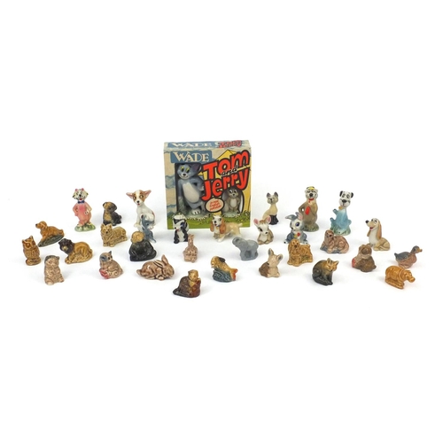 2210 - Collection of Wade Whimsie's including a boxed Tom and Jerry, Yogi The Bear, Lady and the Tramp dogs... 