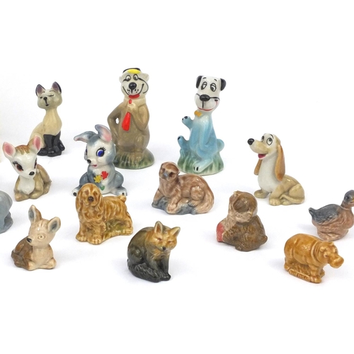 2210 - Collection of Wade Whimsie's including a boxed Tom and Jerry, Yogi The Bear, Lady and the Tramp dogs... 