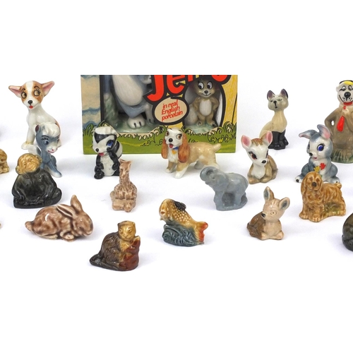 2210 - Collection of Wade Whimsie's including a boxed Tom and Jerry, Yogi The Bear, Lady and the Tramp dogs... 