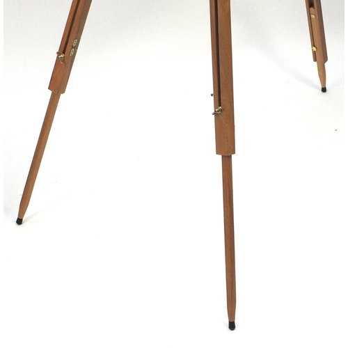 2096 - Modern folding artist's easel and stool together with a Daler Rowney canvas bag