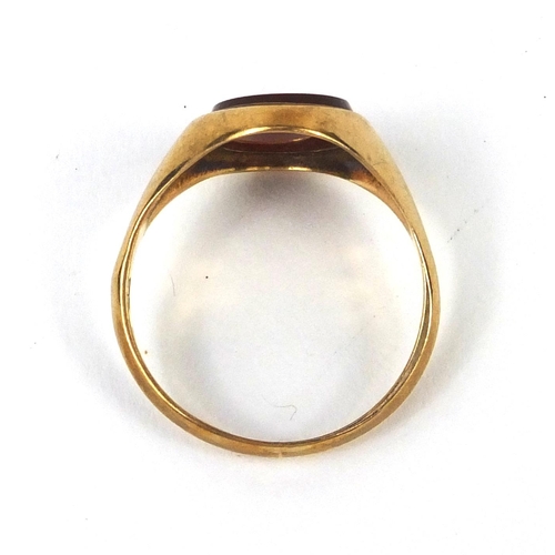 2513 - 9ct gold hardstone signet ring, size S, approximate weight 3.7g