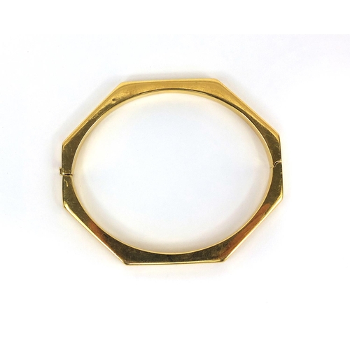 2493 - Hexagonal 18ct gold bracelet, stamped 750 to the clasp, 7cm x 6cm, approximate weight  18.8g