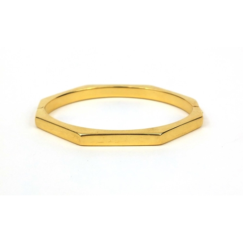 2493 - Hexagonal 18ct gold bracelet, stamped 750 to the clasp, 7cm x 6cm, approximate weight  18.8g