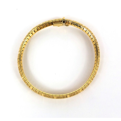 2492 - Stylish 18ct gold bracelet, 19cm long, approximate weight  22.5g