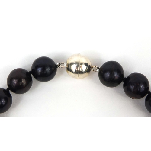 2552 - Large graduated cultured black pearl necklace with silver magnetic clasp, 42cm long, approximate wei... 