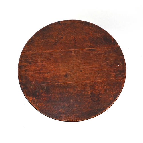 2062 - Antique oval oak drop leaf occasional table, 56cm high x 60cm wide extended x 57cm deep